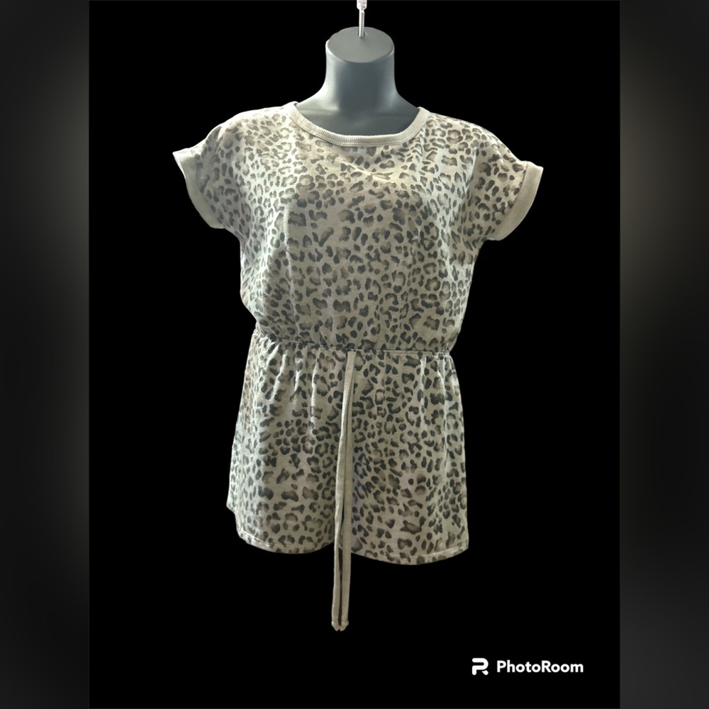 Hopely Grey Cheetah Print Romper Size L